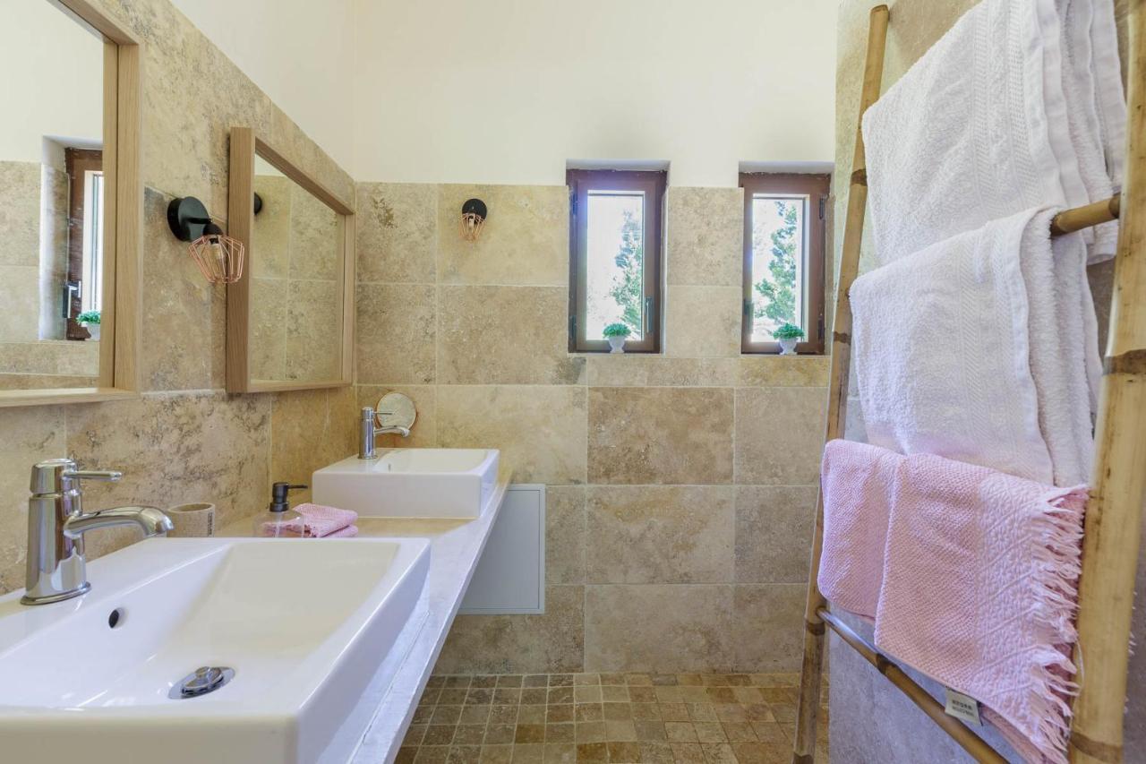 Lodges Park Castellet Provence: Vineyard Gites Near Beaches and F1 Circuit Le Beausset Exterior photo