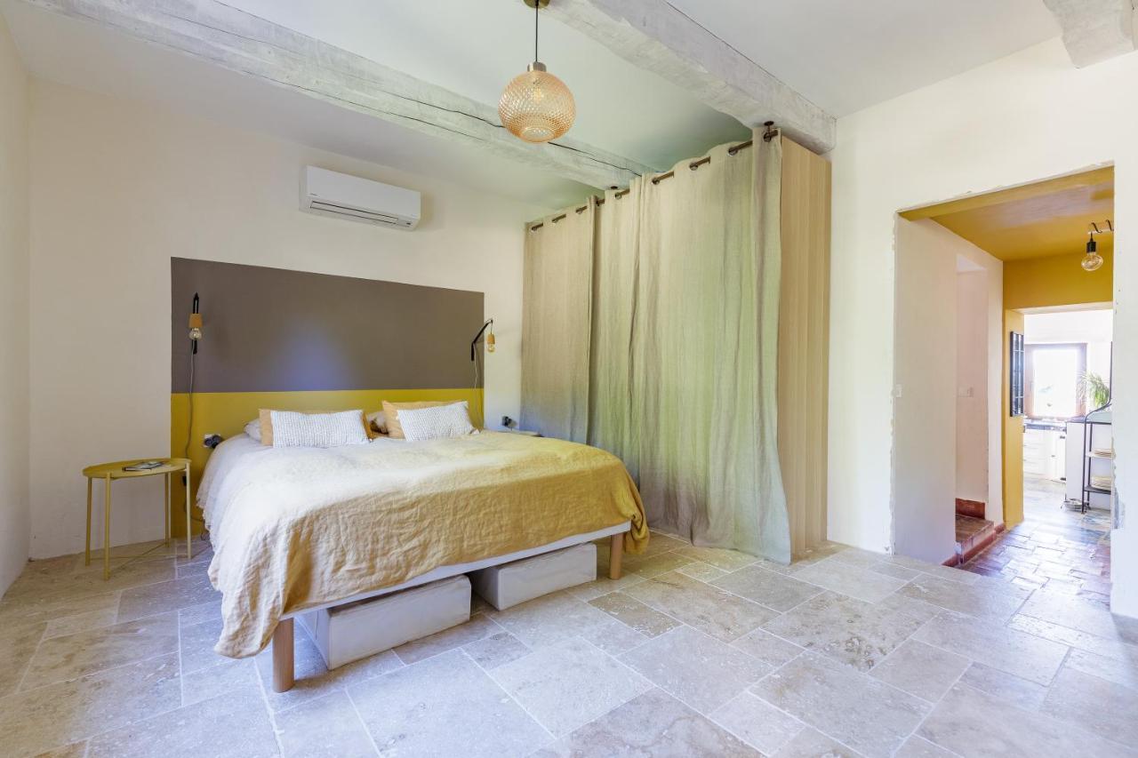 Lodges Park Castellet Provence: Vineyard Gites Near Beaches and F1 Circuit Le Beausset Room photo
